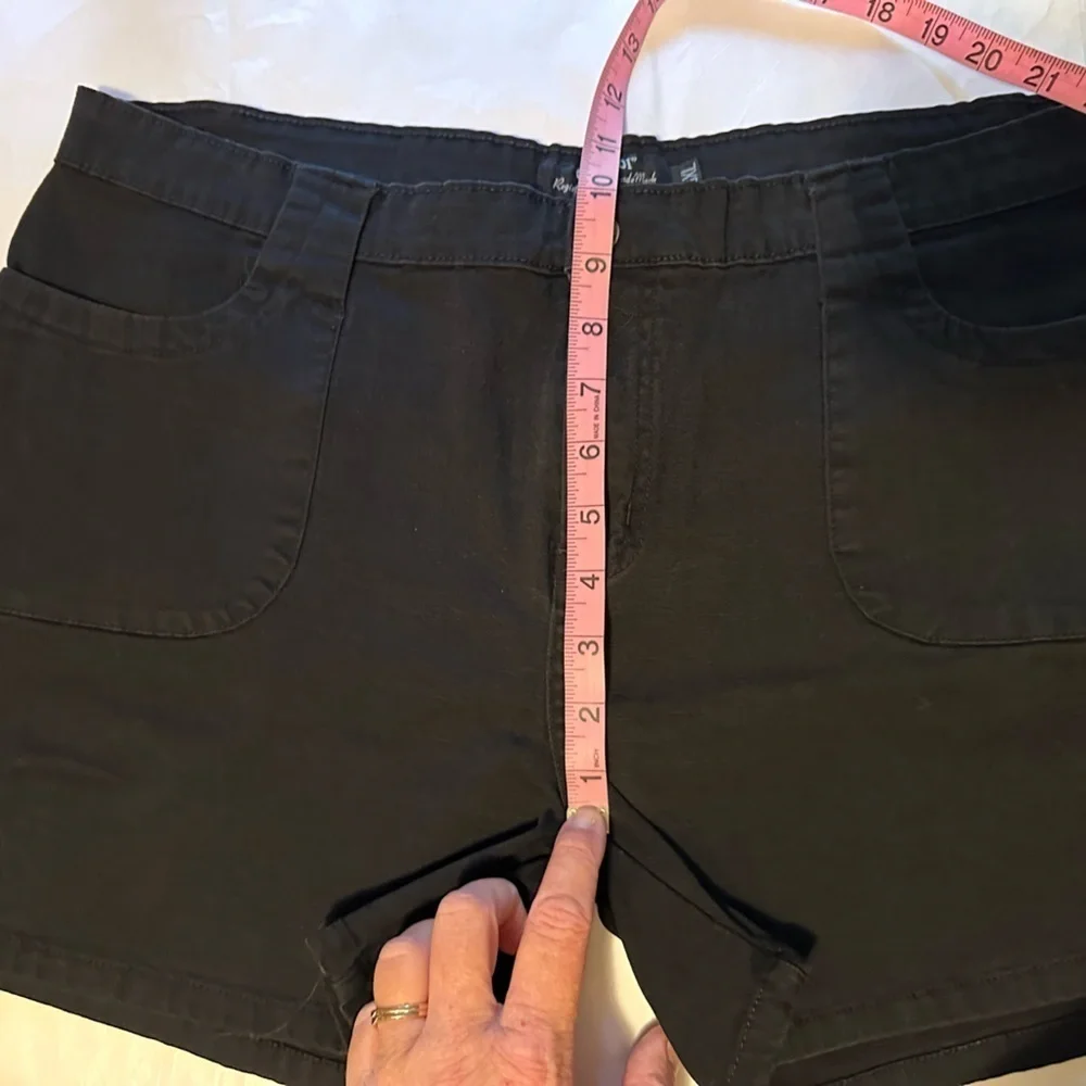 C’est Toi Black shorts size 3 XL